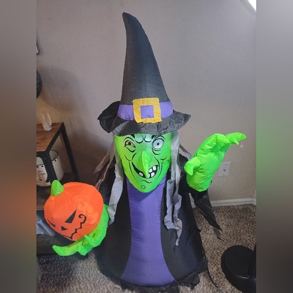Halloween Witch Holding A Pumpkin Inflatable Spooky 37" - Picture 6 of 16